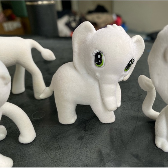 Crayola Lot 4 White Flocked Velvety Lion Giraffe Elephant & Monkey Play Animals - Picture 3 of 11